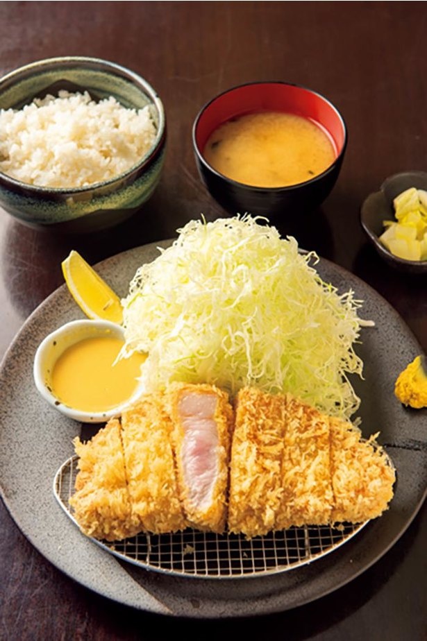 あふれ出る肉汁と、柔らかく肉本来の旨味が楽しめる｢上ロース｣(1,600円)は絶品！