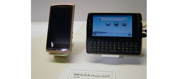 フルキーボードの「REGZA Phone IS11T」