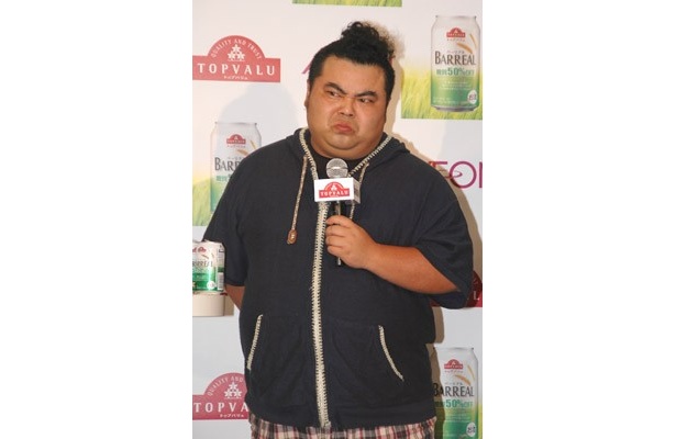「ど～も、すみませんでした！」とおなじみの一発ギャグを見せた響・長友さん