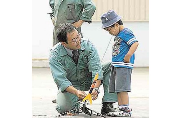 ロケットの研究・開発を行う植松電機の植松 努さん。北海道産のロケットを打ち上げるために実験を重ねているのだ