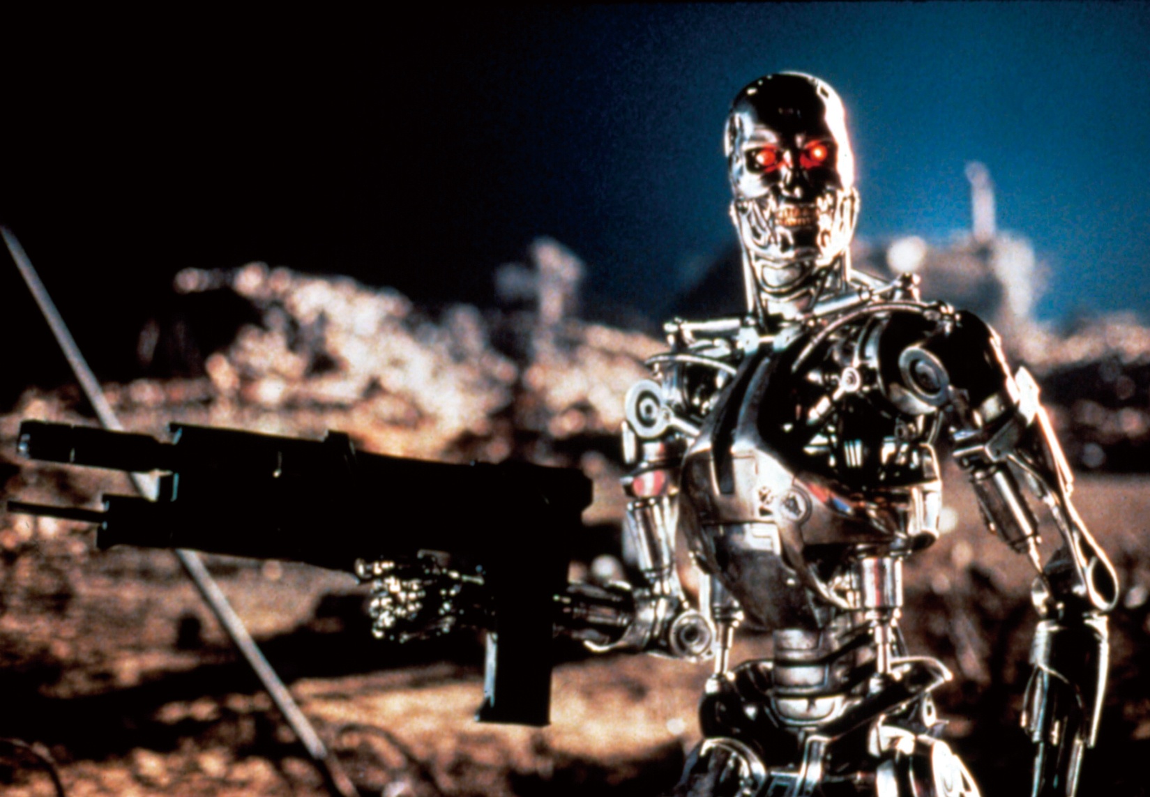 『ターミネーター2』(91) 人工知能がつくった人類殲滅のためのマシン。スタン・ウィンストンがつくり上げたエンド・スケルトンからは、恐るべき殺人兵器であることが伝わる