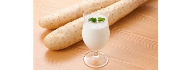【画像】長芋ジュースはミントなどを載せるのもおすすめ