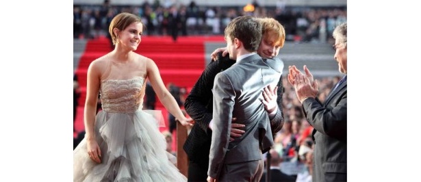 ダニエル・ラドクリフ、エマ・ワトソン、ルパート・グリントらキャストたちの感動的な撮影最終日の様子を追った特別映像が公開