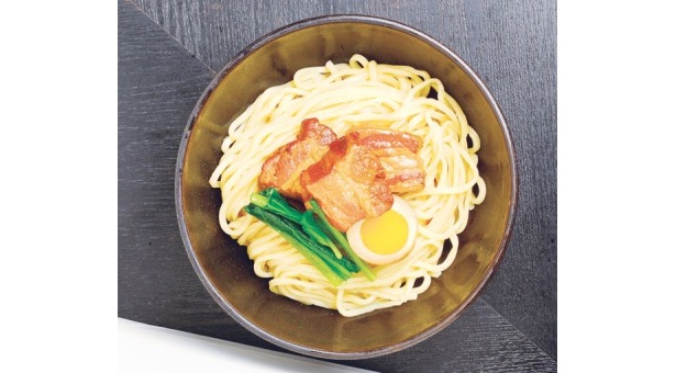 たまり角煮つけめん　溜と聞いて最初にイメージしたのが刺身。豚の角煮をつけ麺にしたらおいしいはずだと誕生した。 