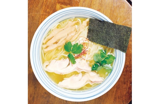 料亭などで使われることが多い日本伝統の調味料、白しょうゆ。はなび代表新山氏により、蔵元たちが驚く一杯が完成した。