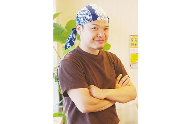 はなび 代表・新山直人さん あえて無化調!他店にはない一杯です! 最初に話をもらったときは「できないかもしれない（笑）」と思いましたが、工夫を重ねて満足いく一杯ができました。