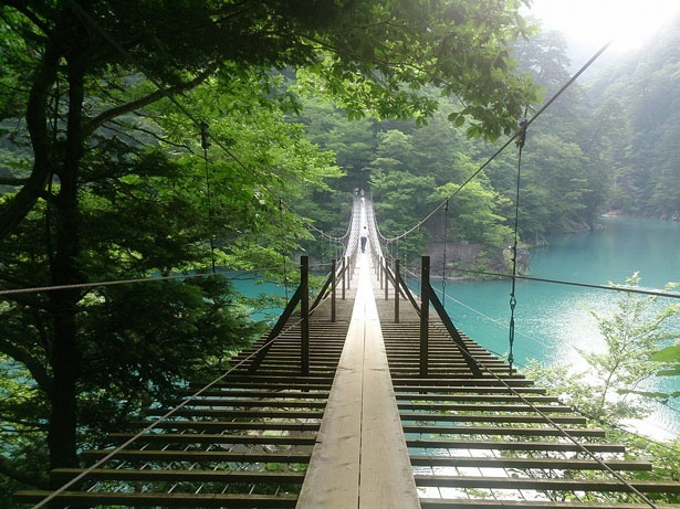 四季折々の風情漂う絶景吊り橋