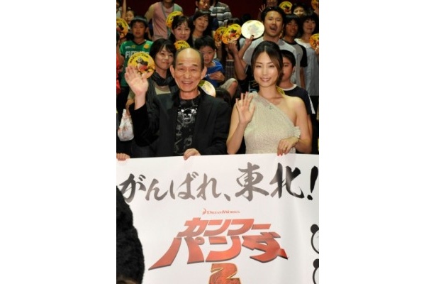 MOVIX仙台で行われた舞台挨拶に山口達也と共に登壇した笹野高史とMEGUMI