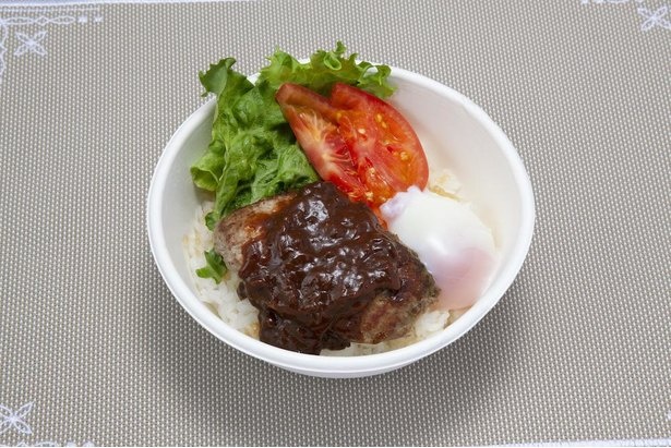 ハンバーグに地元の銘柄豚“はまポーク”の豚肉を使用した「ロコモコ丼」(税込900円)