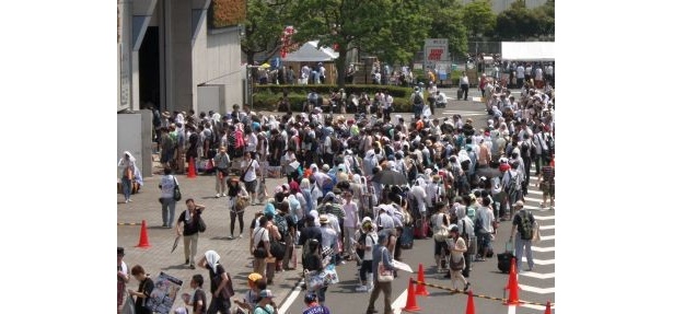 屋外でも様々な行列ができていた