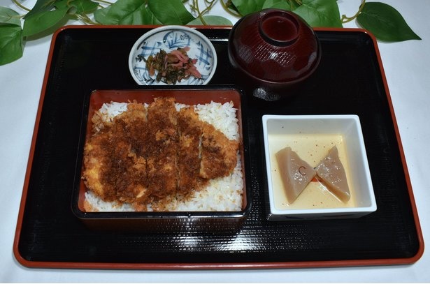 「ぶぅぶぅカツ重」(税込1300円)