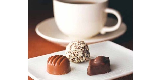 ショコラバー。ショコラ2粒とコーヒーや紅茶などのドリンク付きで￥840