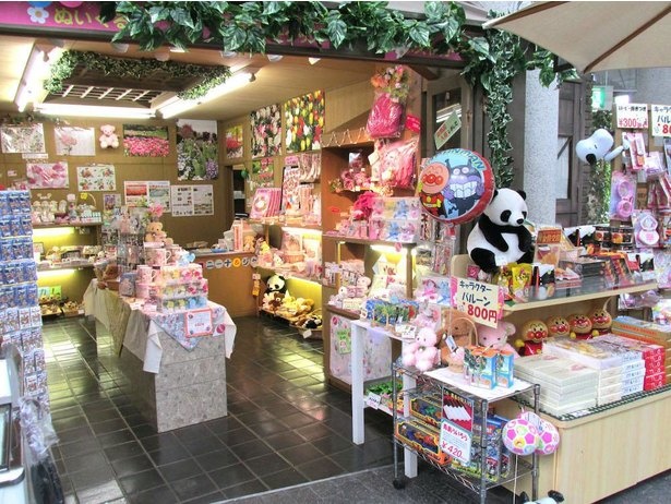 宮崎の名産を扱うショップも