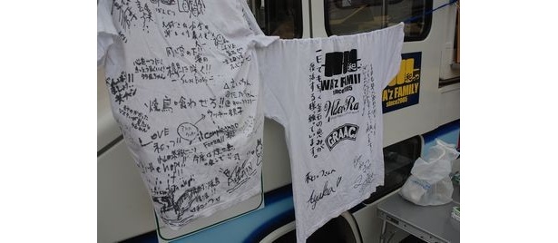 復興に向けてのメッセージが寄せられたTシャツ