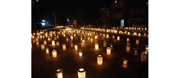 がれきだった通りに、3000個ものキャンドルの灯がともった。次回のキャンドルイベントは9月11日(日)に開催予定だ