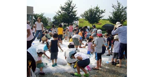 8 26 28 真夏の阪急西宮ガーデンズに雪が降る 夏休みの思い出づくりに出かけよう ウォーカープラス