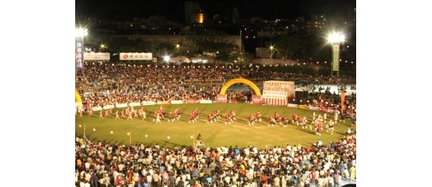 沖縄最大の“エイサー”祭りに、史上最多33万人が来場！