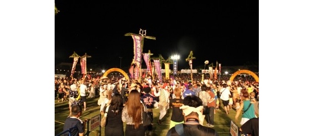 祭りの締めくくりはカチャーシーで！