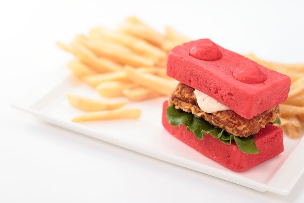 フライドポテトとドリンクバーが付く「レゴ(R)チキンサンドセット」(税込1550円)