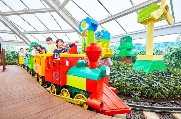 ポップな見た目が可愛い「デュプロ・エクスプレス」