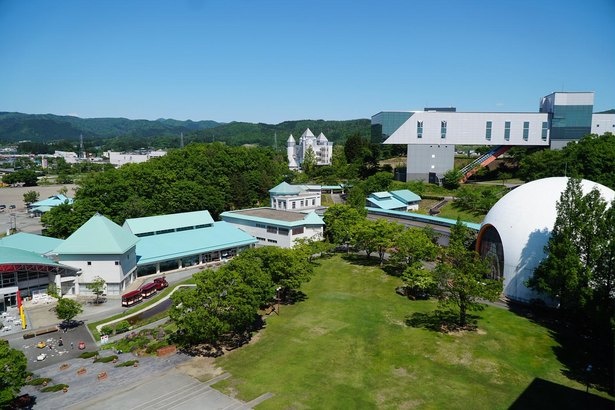 秋田県横手市にある秋田県立のテーマパーク。愛称は「Kamakuland(カマクランド)」