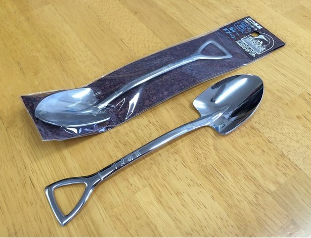 スコップ型のカレースプーン1本700円