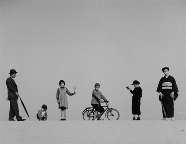 《パパとママとコドモたち》(1949年)/植田正治