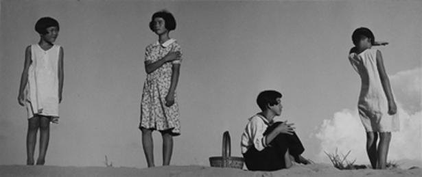 【写真】戦前の代表作《少女四態》(1939年)/植田正治