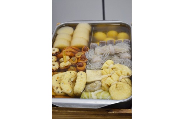 昆布をベースにした、あっさりした味わいが特徴の関西・北陸地区版