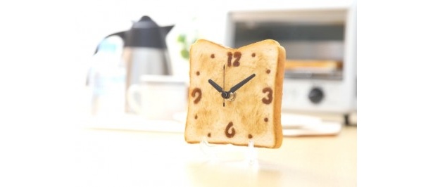 【画像】トースト、スイカ、タルトなどの食品サンプルを使ったアイテムを紹介！　写真は「厚切トースト時計」(3150円)