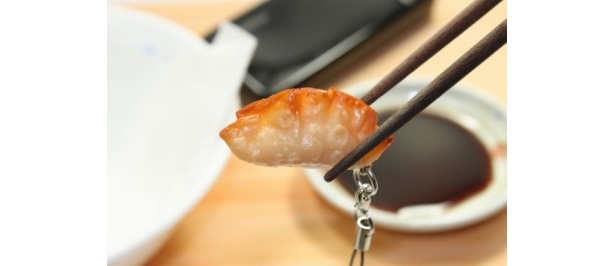 揚げ餃子ストラップ
