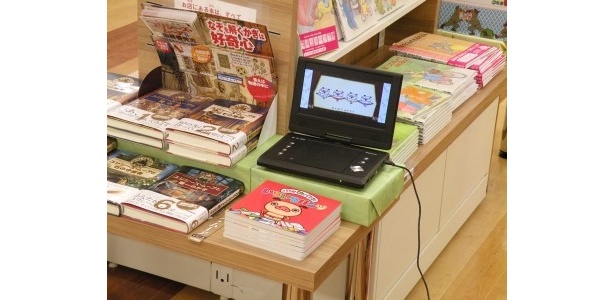 店頭でFLASHアニメと一緒にPR