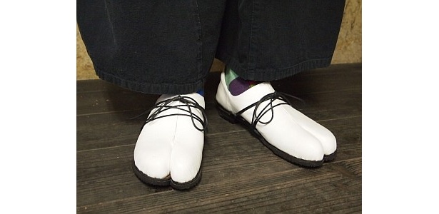 日本人らしい足元「タビッポン」（3万5175円/白）