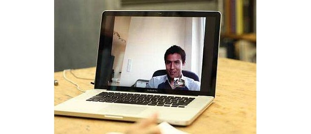 インターネット通話ソフトを使っての対談の様子