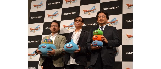 左より齊藤洋介プロデューサー、堀井雄二さん、任天堂の岩田聡社長