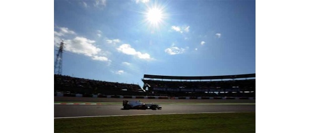2010 F1日本グランプリでの可夢偉選手の走行シーン