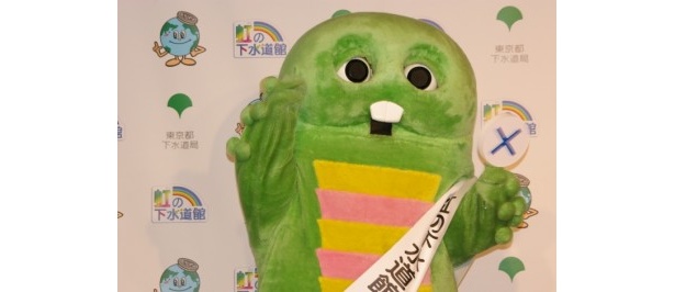 クイズに正解し、「やったー！」と喜ぶガチャピン