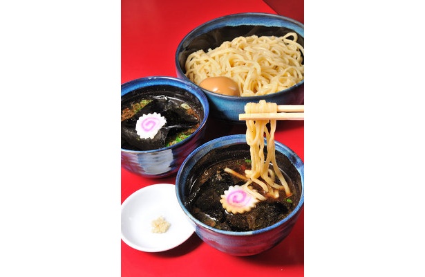 つけ麺￥800は、2種のつけ汁から選んで楽しめる