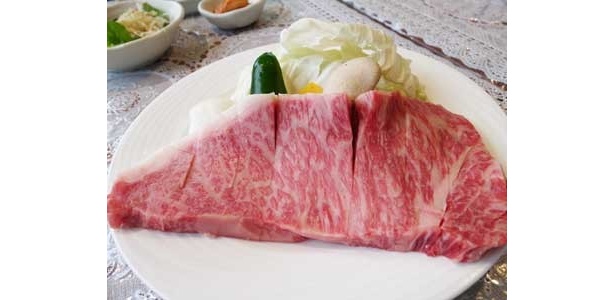 200gの「あか牛」のサーロインステーキは女性でもペロリ