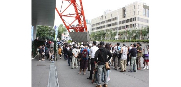 【画像】朝9:30から2000人の長蛇の列！