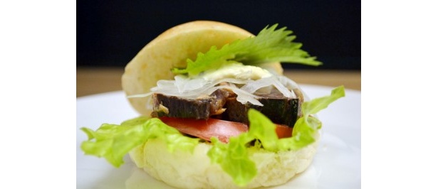 シソやタマネギが魚臭さを打ち消し、実に食べやすい味付けになっていた