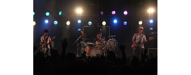 「MONGOL800 ga FESTIVAL What a Wonderful World!! 11'」1日目の様子