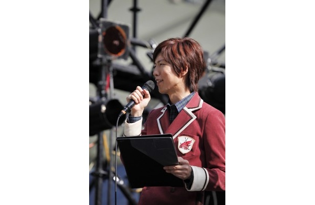 軽快なトークでイベントを進行する神谷さん