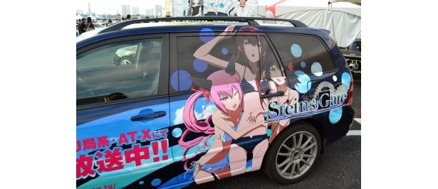 こちらは「STEINS;GATE」のヒロインたちが描かれた痛車