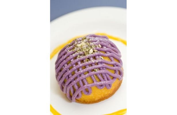 「紫イモクリームのパンプキンケーキ」はパンプキンソースが魅力的