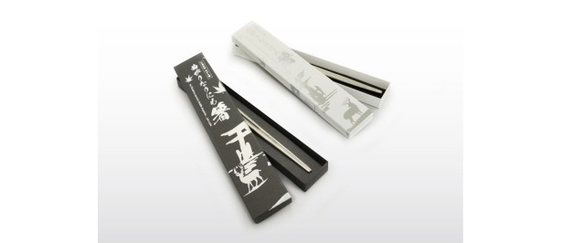 上品な化粧箱入り。箱を2つ合わせると鳥居の絵が完成