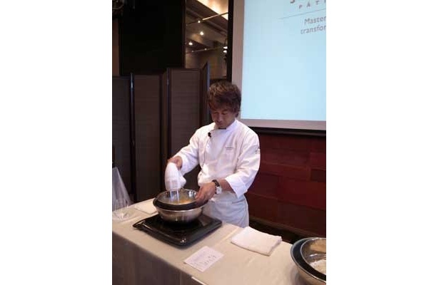 混ぜて焼くだけで誰でも簡単に美味しいお菓子が作れる