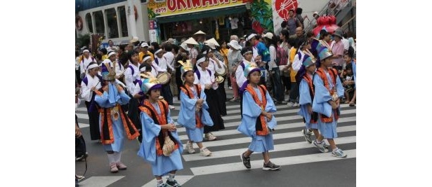 子どもたちも祭りに華を添える