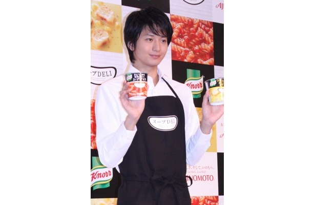 オニオングラタンスープを飲むと落ち着きますよね、と向井さん
