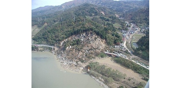 甚大な被害が起きた中越大震災